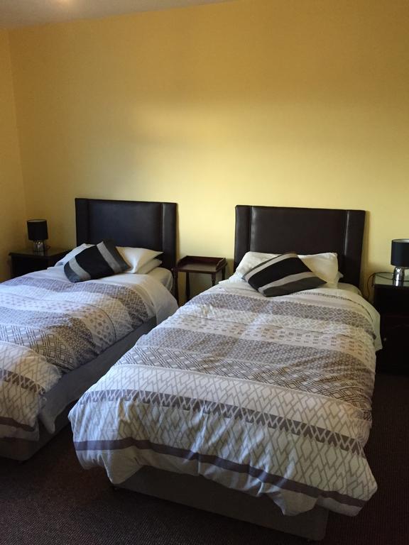 Maureen'S Bed And Breakfast Тралий Екстериор снимка